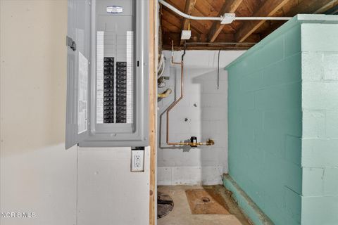 Tiny photo for 326 E Dudley Street, Maumee, OH 43537 (MLS # 10007958)