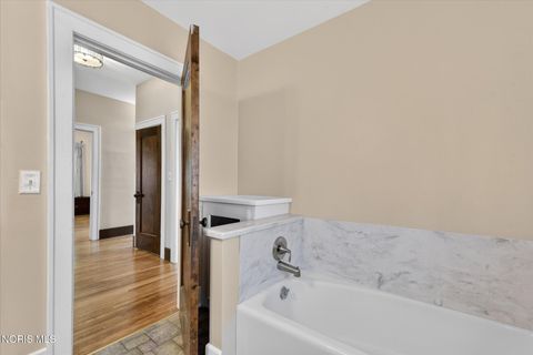 Tiny photo for 326 E Dudley Street, Maumee, OH 43537 (MLS # 10007958)