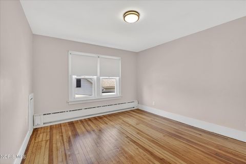 Tiny photo for 326 E Dudley Street, Maumee, OH 43537 (MLS # 10007958)