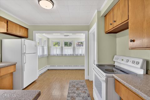 Tiny photo for 326 E Dudley Street, Maumee, OH 43537 (MLS # 10007958)