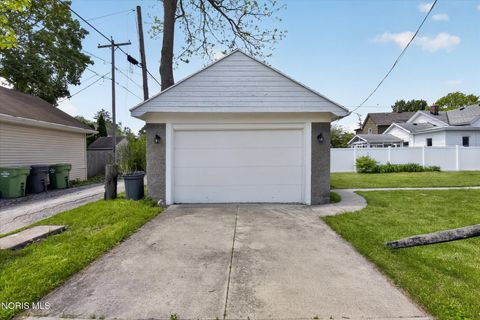 Tiny photo for 326 E Dudley Street, Maumee, OH 43537 (MLS # 10007958)