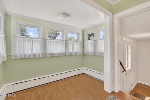 Tiny photo for 326 E Dudley Street, Maumee, OH 43537 (MLS # 10007958)