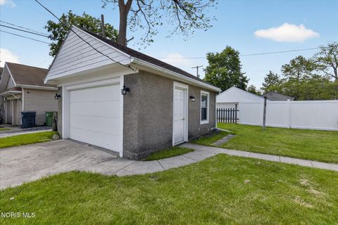 Tiny photo for 326 E Dudley Street, Maumee, OH 43537 (MLS # 10007958)