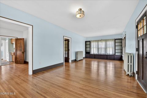Tiny photo for 326 E Dudley Street, Maumee, OH 43537 (MLS # 10007958)