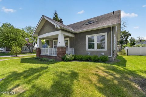 Tiny photo for 326 E Dudley Street, Maumee, OH 43537 (MLS # 10007958)