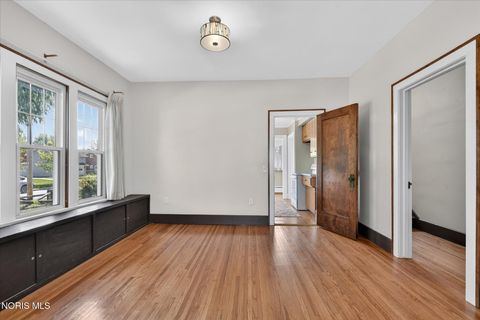 Tiny photo for 326 E Dudley Street, Maumee, OH 43537 (MLS # 10007958)