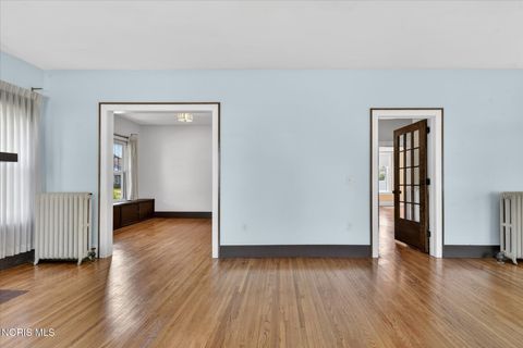 Tiny photo for 326 E Dudley Street, Maumee, OH 43537 (MLS # 10007958)