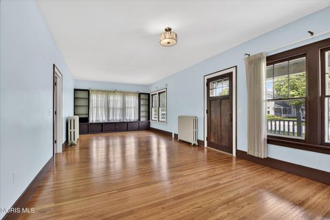 Tiny photo for 326 E Dudley Street, Maumee, OH 43537 (MLS # 10007958)