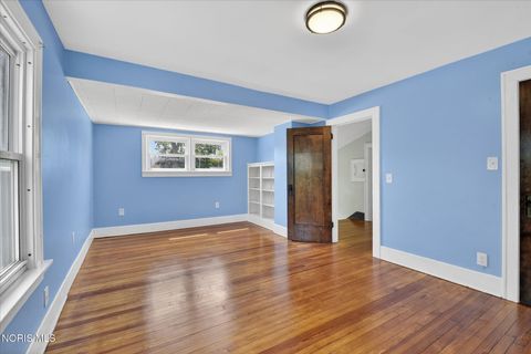 Tiny photo for 326 E Dudley Street, Maumee, OH 43537 (MLS # 10007958)