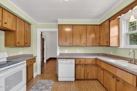 Tiny photo for 326 E Dudley Street, Maumee, OH 43537 (MLS # 10007958)