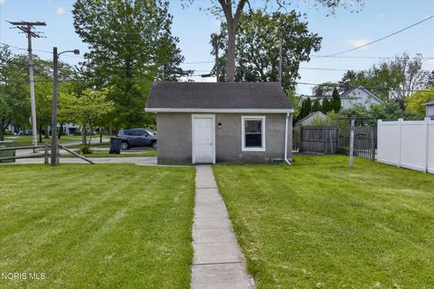 Tiny photo for 326 E Dudley Street, Maumee, OH 43537 (MLS # 10007958)