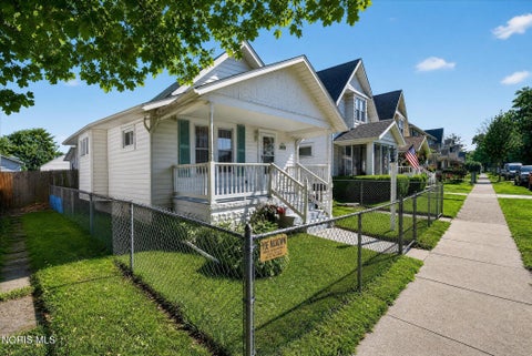Tiny photo for 2049 Hurd Street, Toledo, OH 43605 (MLS # 10011616)