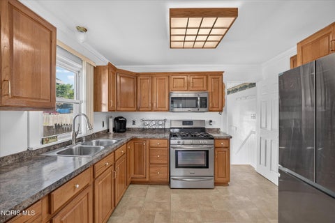 Tiny photo for 2049 Hurd Street, Toledo, OH 43605 (MLS # 10011616)
