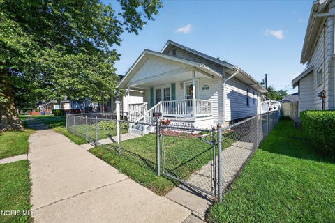 Tiny photo for 2049 Hurd Street, Toledo, OH 43605 (MLS # 10011616)