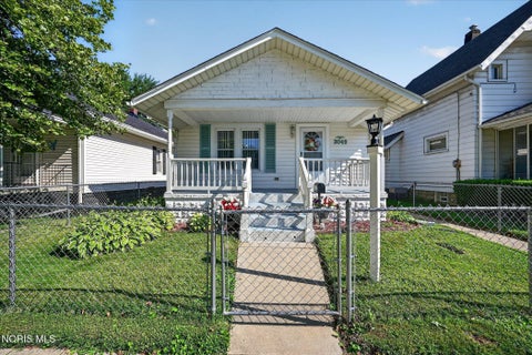 Tiny photo for 2049 Hurd Street, Toledo, OH 43605 (MLS # 10011616)