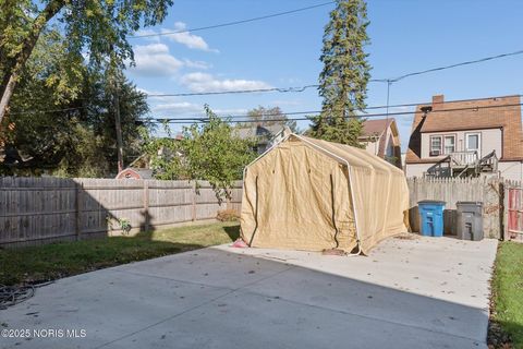 Tiny photo for 1942 Wellesley Drive, Toledo, OH 43606 (MLS # 10000685)