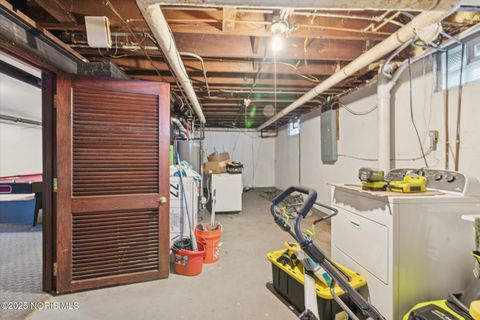 Tiny photo for 1942 Wellesley Drive, Toledo, OH 43606 (MLS # 10000685)