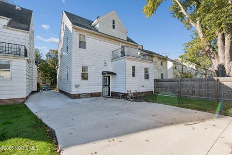 Tiny photo for 1942 Wellesley Drive, Toledo, OH 43606 (MLS # 10000685)