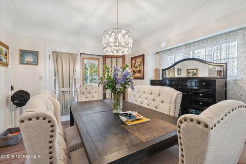 Tiny photo for 1942 Wellesley Drive, Toledo, OH 43606 (MLS # 10000685)