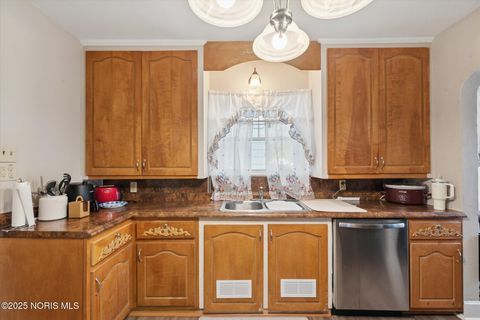 Tiny photo for 1942 Wellesley Drive, Toledo, OH 43606 (MLS # 10000685)