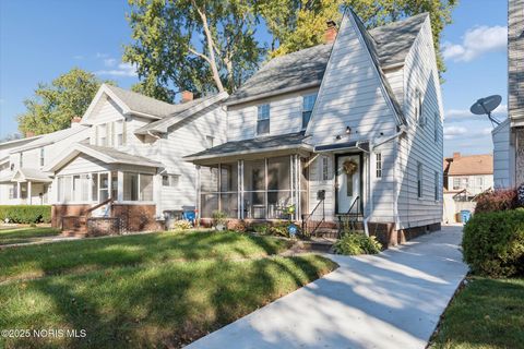 Tiny photo for 1942 Wellesley Drive, Toledo, OH 43606 (MLS # 10000685)