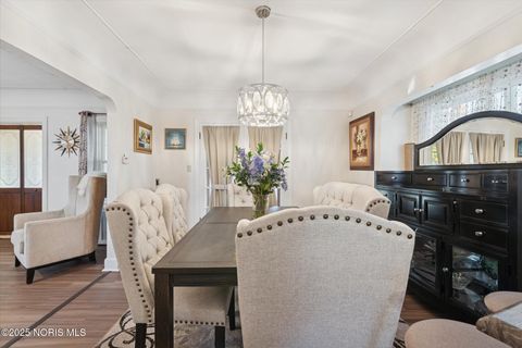 Tiny photo for 1942 Wellesley Drive, Toledo, OH 43606 (MLS # 10000685)