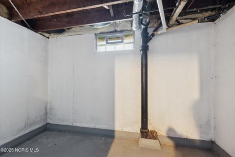 Tiny photo for 1942 Wellesley Drive, Toledo, OH 43606 (MLS # 10000685)