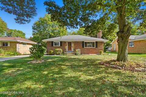 Photo of 893 Mulberry Street, Perrysburg, OH 43551 (MLS # 10001595)