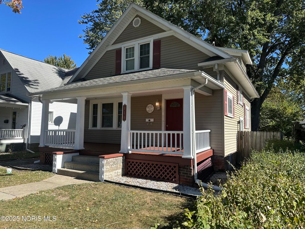 Photo for 919 Wilhelm Street, Defiance, OH 43512 (MLS # 10000437)