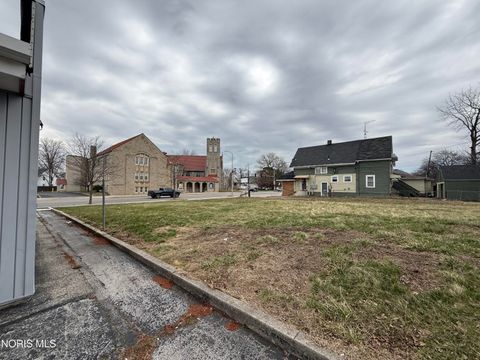 Tiny photo for 1345 W Sylvania Avenue, Toledo, OH 43612 (MLS # 10005367)