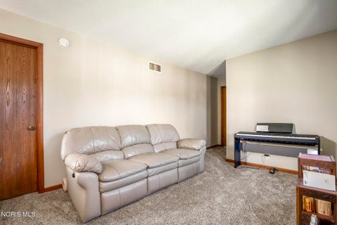 Tiny photo for 1124 Bernath Parkway, Toledo, OH 43615 (MLS # 10013784)