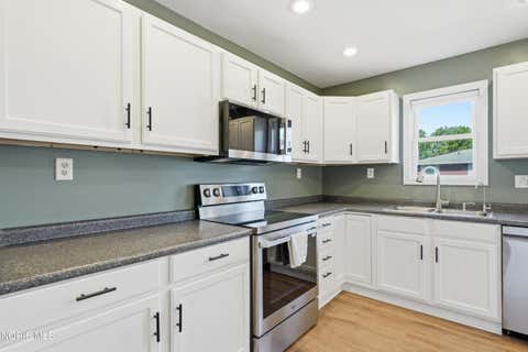 Tiny photo for 1007 Crystal Lane, Findlay, OH 45840 (MLS # 10009325)