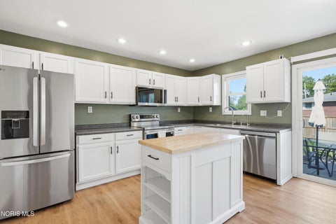 Tiny photo for 1007 Crystal Lane, Findlay, OH 45840 (MLS # 10009325)