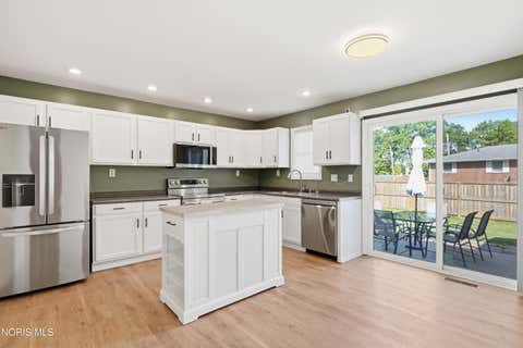 Tiny photo for 1007 Crystal Lane, Findlay, OH 45840 (MLS # 10009325)