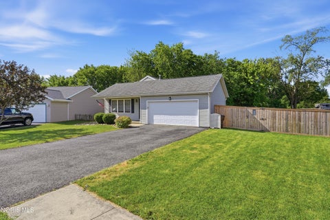 Tiny photo for 1007 Crystal Lane, Findlay, OH 45840 (MLS # 10009325)