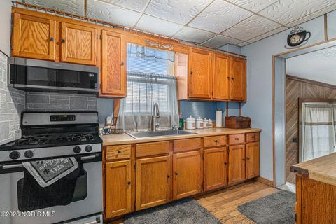 Tiny photo for 4532 290th Street, Toledo, OH 43611 (MLS # 10003001)