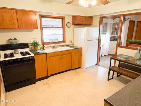 Tiny photo for 1937 Bonfield Drive, Toledo, OH 43609 (MLS # 10010457)