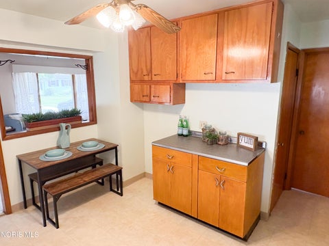 Tiny photo for 1937 Bonfield Drive, Toledo, OH 43609 (MLS # 10010457)