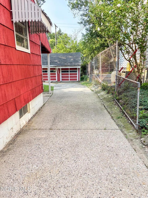 Tiny photo for 1937 Bonfield Drive, Toledo, OH 43609 (MLS # 10010457)
