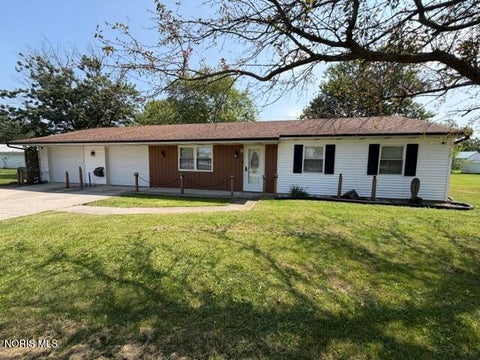 Homes For Sale - 8 Foxglove Place<br/> Montpelier, OH 43543