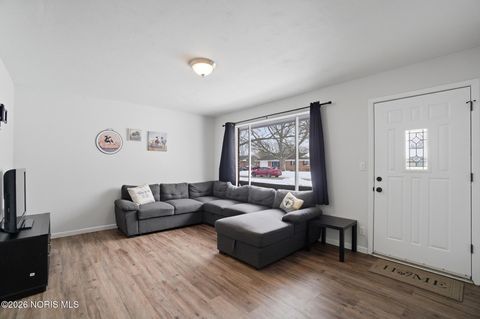 Tiny photo for 636 Woodward Avenue, Fostoria, OH 44830 (MLS # 10003795)