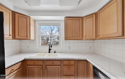 Tiny photo for 6241 W Pembridge Drive, Toledo, OH 43615 (MLS # 10004454)