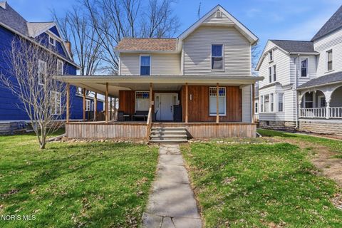Photo of 911 N Main Street, Fostoria, OH 44830 (MLS # 10005389)