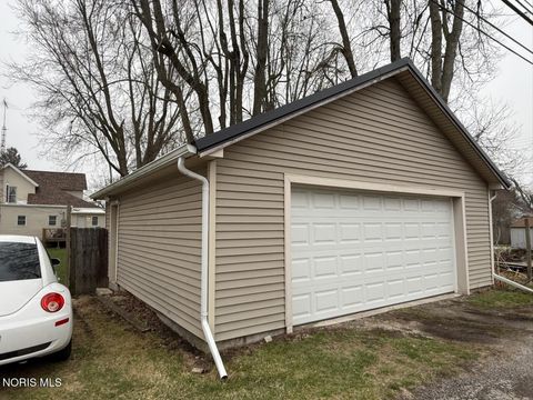 Tiny photo for 911 N Main Street, Fostoria, OH 44830 (MLS # 10005389)