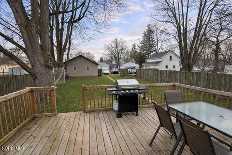 Photo of 911 N Main Street, Fostoria, OH 44830 (MLS # 10005389)