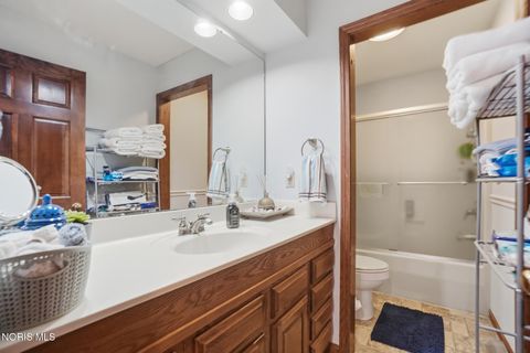 Tiny photo for 2118 S Lake Court, Findlay, OH 45840 (MLS # 10006008)