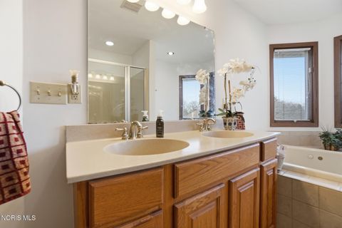 Tiny photo for 2118 S Lake Court, Findlay, OH 45840 (MLS # 10006008)