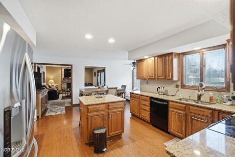 Tiny photo for 2118 S Lake Court, Findlay, OH 45840 (MLS # 10006008)