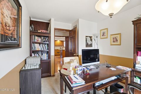 Tiny photo for 2118 S Lake Court, Findlay, OH 45840 (MLS # 10006008)