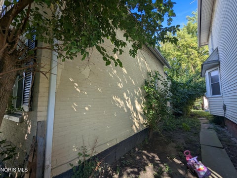 Tiny photo for 205 Courtland Avenue, Toledo, OH 43609 (MLS # 10013757)